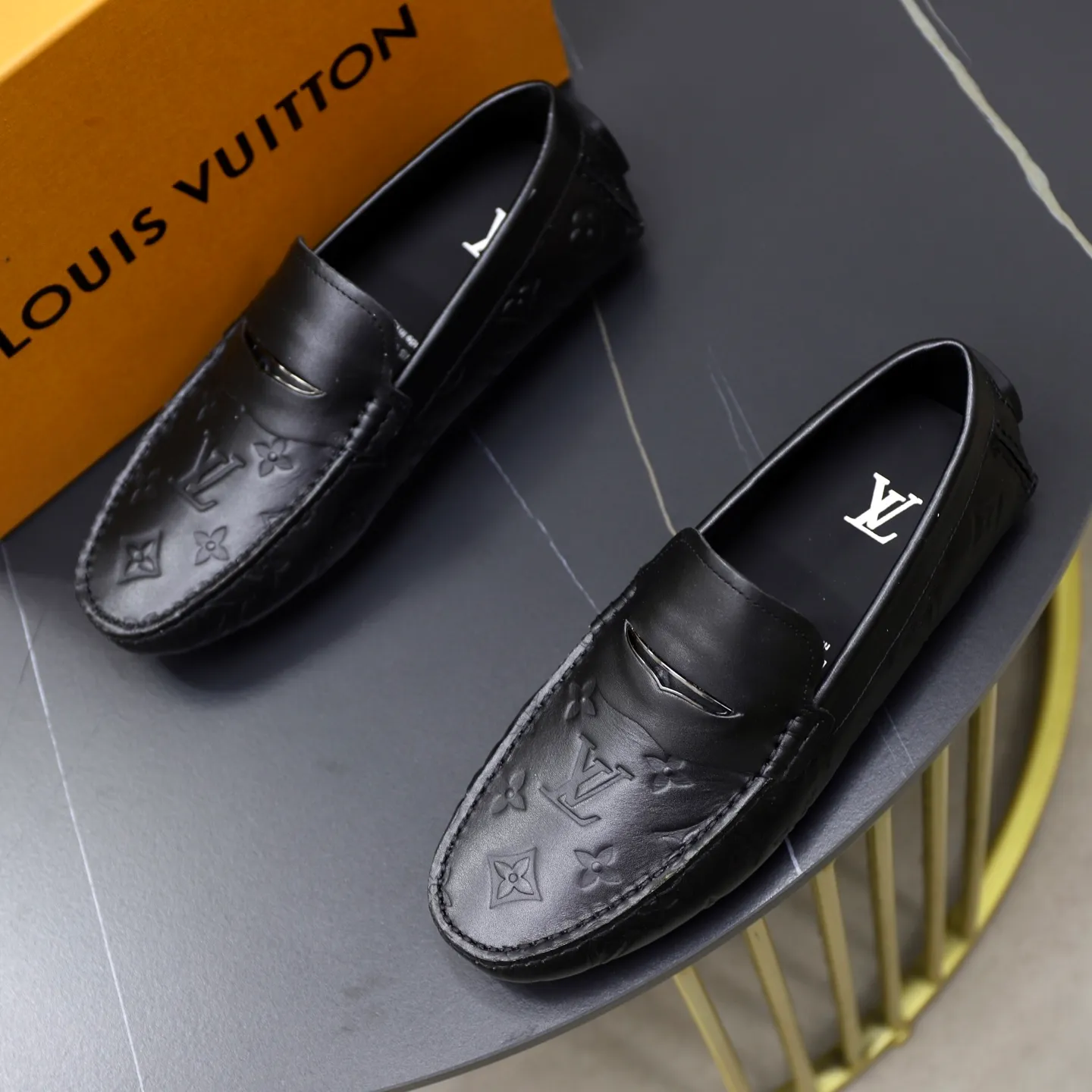 Ex-factory price: 480💰【LV】Louis Vuitton ⚠️High-end men’s driving and pedal series ⚠️38-44 (customized for 45) ⚠️All original cowhide leather! Thick and soft! Made entirely of calfskin lining! Rubber sheet anti-slip beanie sole! Three-dimensional package technology! Fashionable and classic! Handicrafts! Original high quality! Feel free to compare!